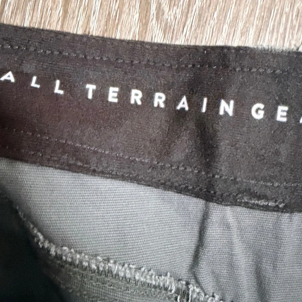 Wrangler ATG All Terrain Gear Gray Utility Pants 10LA825DS Womens 18 Short